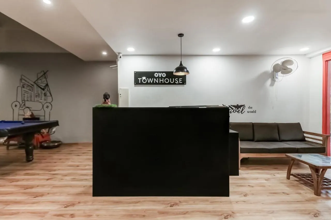 Townhouse South City 2 Sector 49 غورغاون فندق