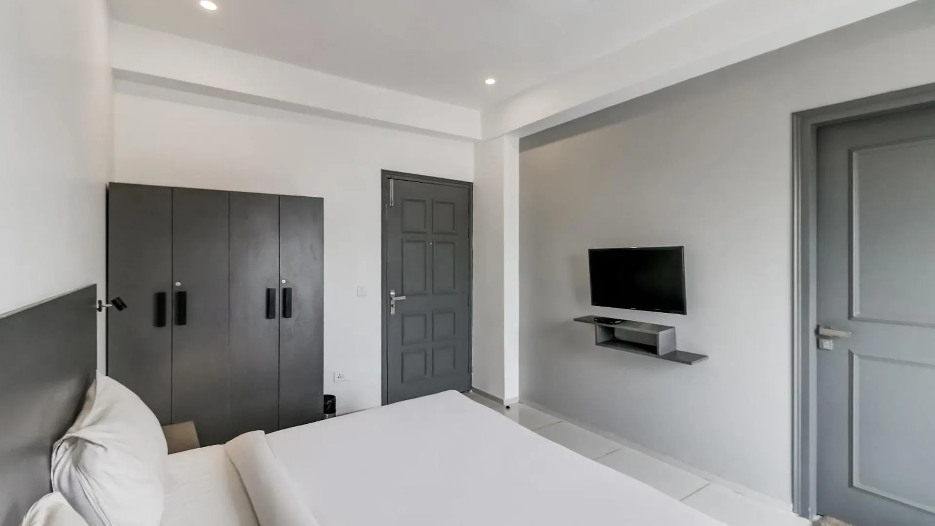 Townhouse South City 2 Sector 49 غورغاون فندق